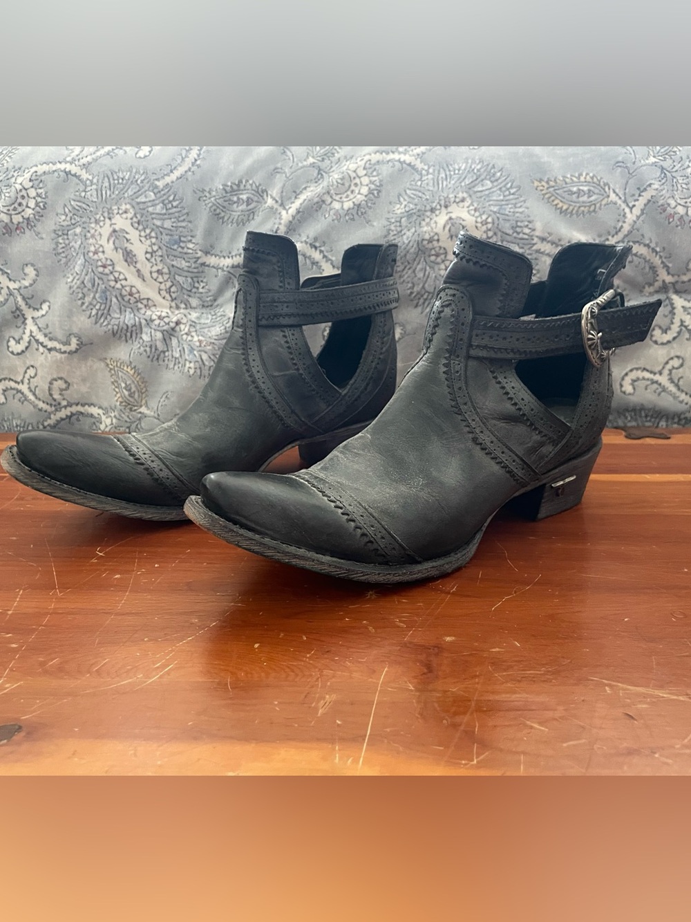 Lane booties